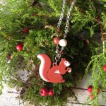 Collana Scoiattolo di Legno con cristalli e Pietra del Sole