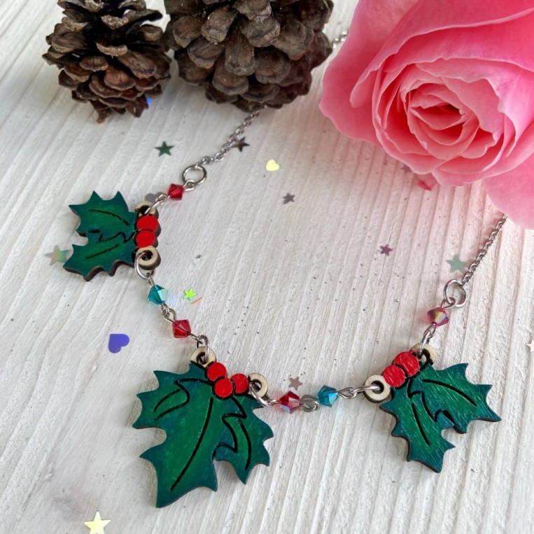 Collana Agrifoglio di Legno