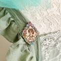 Spilla artigianale in stile cammeo – Tributo ai 250 anni di Jane Austen