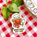 Spilla in legno dipinto a mano con faccina buffa a forma di pizza