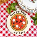 Decorazione da appendere a forma di tagliere in legno dipinto con scritta ironica a tema pizza