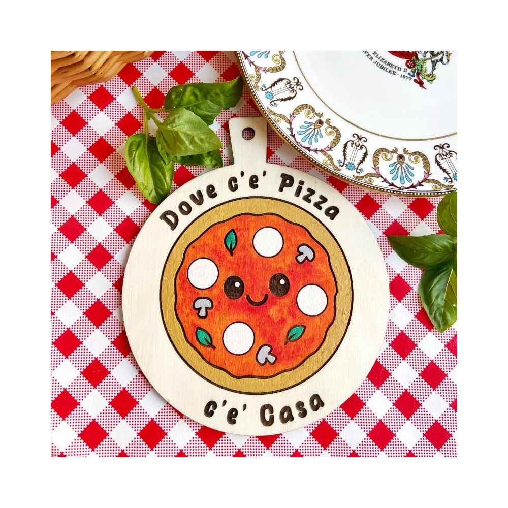 Decorazione da appendere a forma di tagliere in legno dipinto con scritta ironica a tema pizza