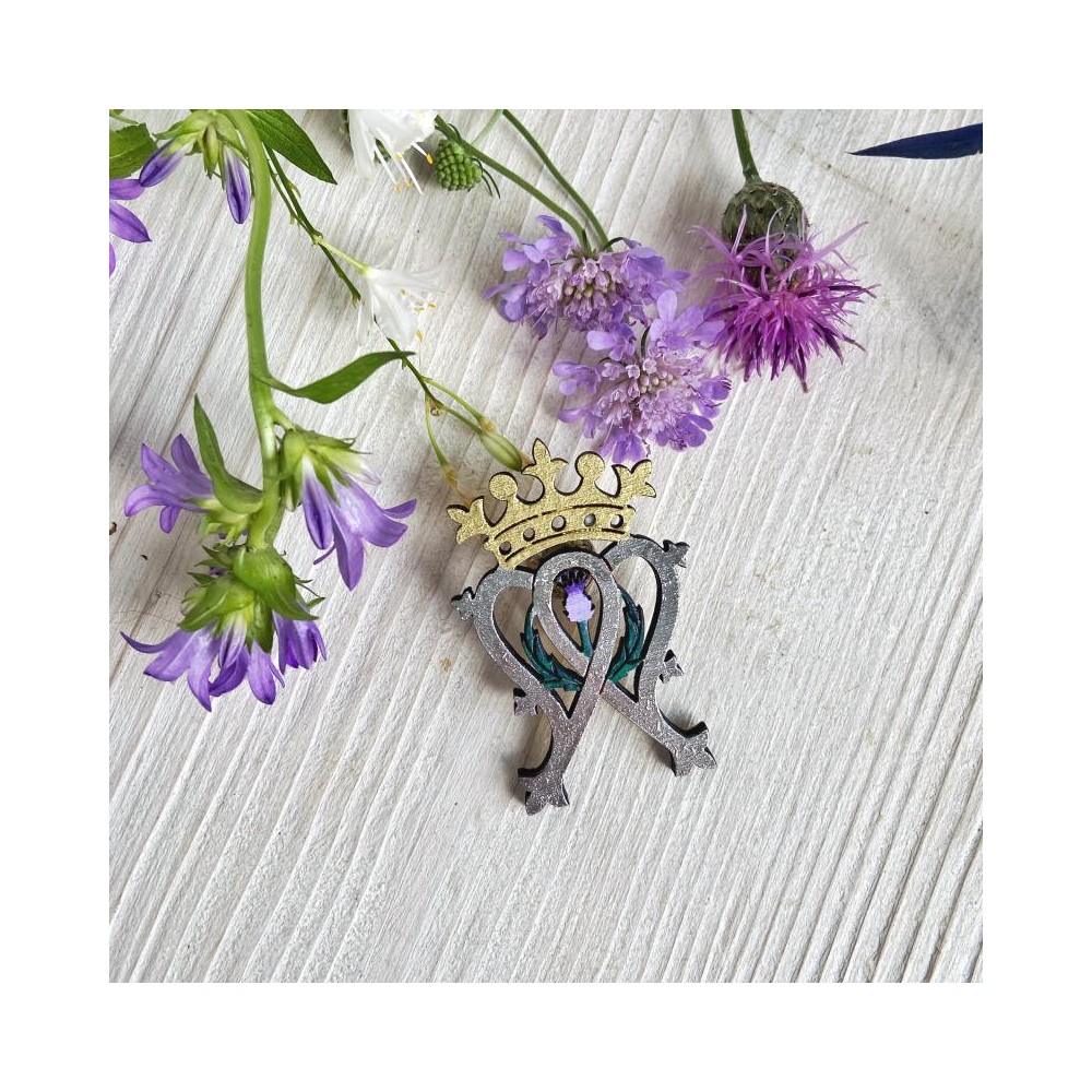 Luckenbooth classico – Cuore scozzese con corona dorata e cardo viola-verde