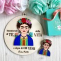 Spilla Frida Kahlo artigianale – ritratto in legno dipinto a mano