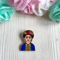 Spilla Frida Kahlo artigianale – ritratto in legno dipinto a mano