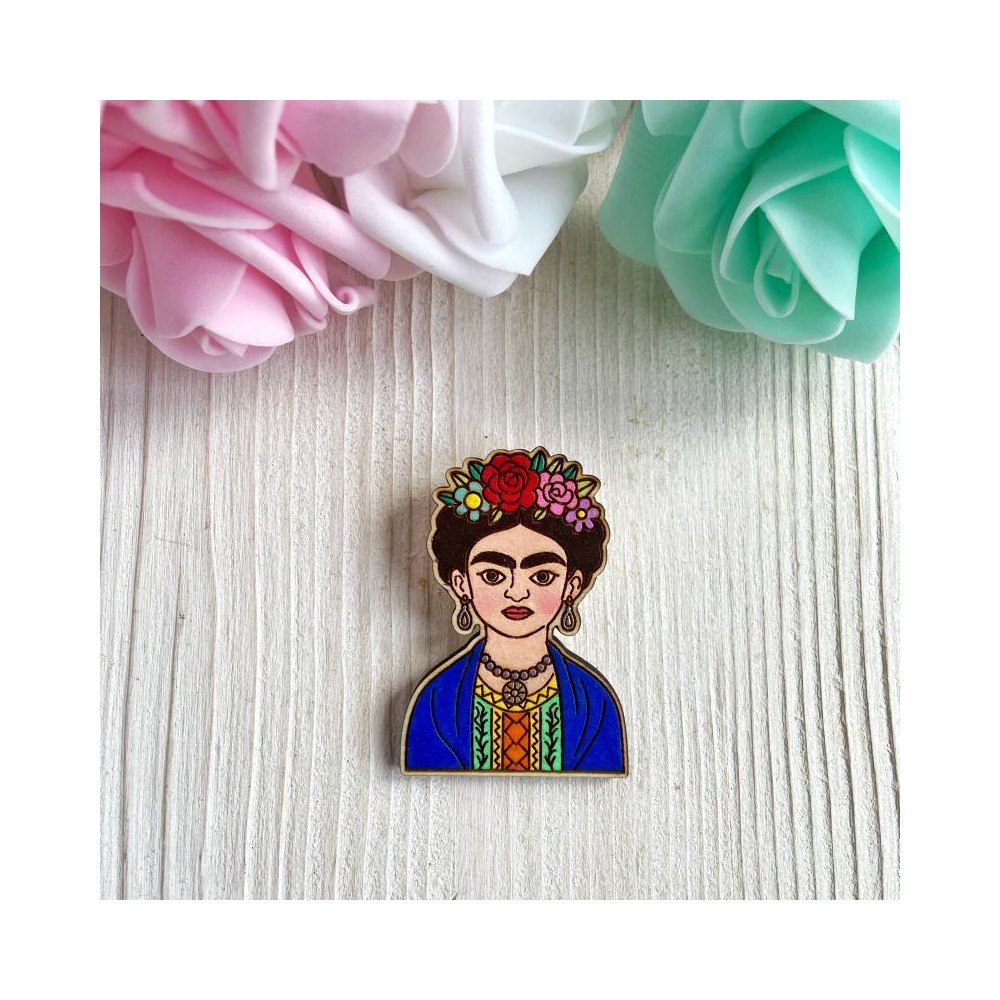 Spilla Frida Kahlo artigianale – ritratto in legno dipinto a mano