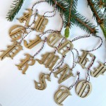 Lettera dorata “Spelling” Vintage English – Decorazione natalizia in stile british classico