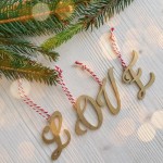 Lettera dorata “Spelling” Romantic Italic – Decorazione natalizia poetica e personalizzata