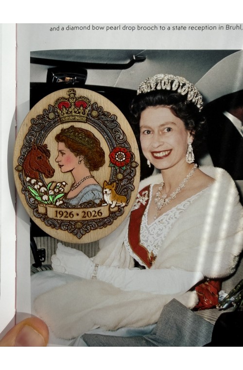 Spilla April At Windsor Regina Elisabetta 100