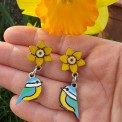 Orecchini Pendenti Ali e Petali: Simboli di Natura – Dipinti a mano con uccellini e fiori