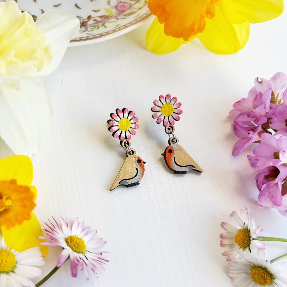 Orecchini Pendenti Ali e Petali: Simboli di Natura – Dipinti a mano con uccellini e fiori