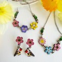 Collane Mini Bouquet: Tre Fiori e Simboli botanici – Dipinti a mano